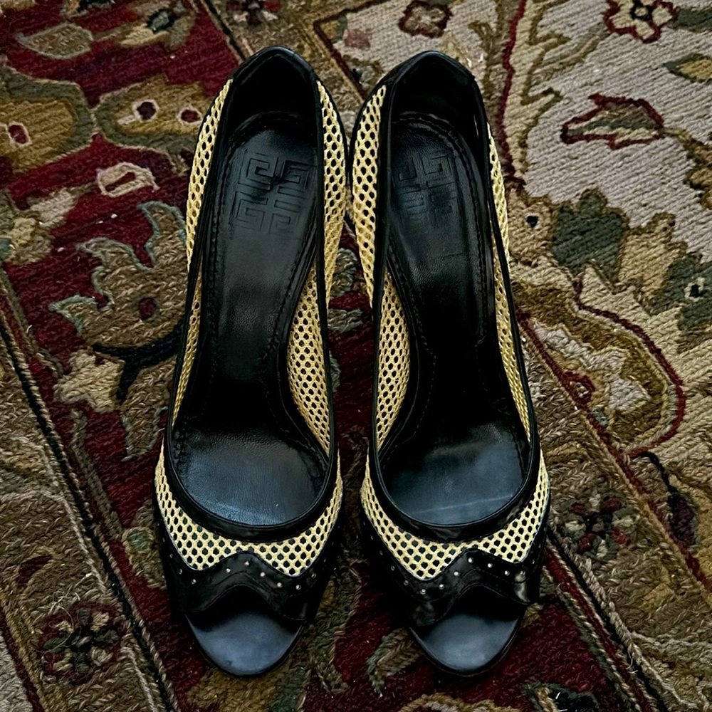 Vintage Givenchy Black & Tan Mesh Peep-Toe Spectator Heels • Size 39 • EUC - Picture 8 of 10